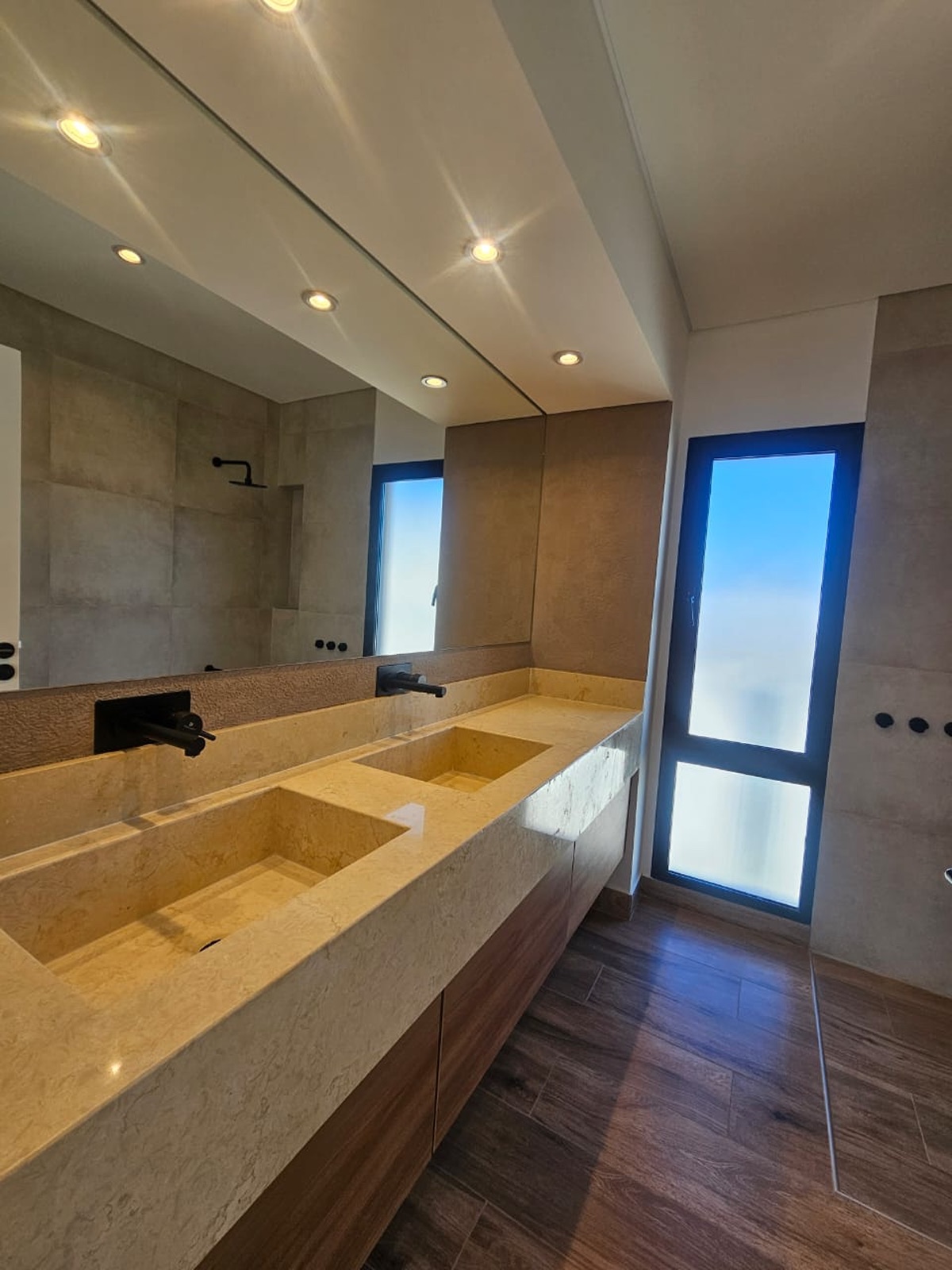 Aberturas DVH en casas premium - JAR Constructora Salta